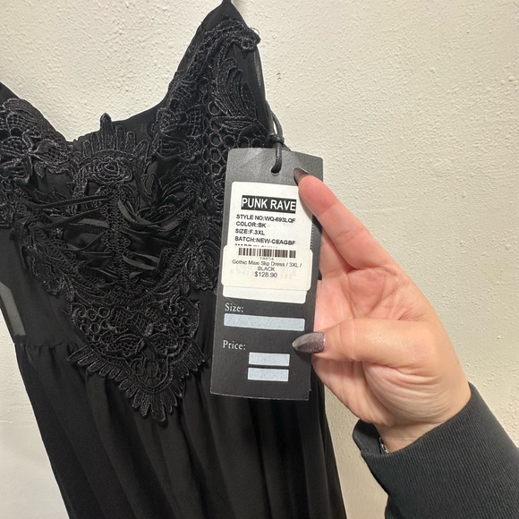 Elegant Black Lace Dress - Picture 4 of 6